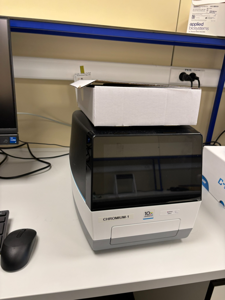 Image of 10x Genomics Chromium X/iX Single Cell Analyzer